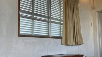 1 bedroom, desk, free WiFi, bed sheets