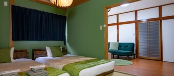 <別府・鉄輪観光に抜群の立地!>9名定員/ベッド7台/寝室3部屋/温泉街まで徒歩圏内/高速WiFi / 別府市 大分県