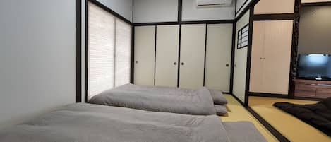 3 bedrooms, desk, free WiFi, bed sheets