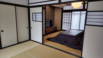 3 bedrooms, desk, free WiFi, bed sheets