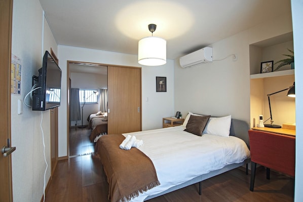 2 bedrooms, desk, iron/ironing board, free WiFi
