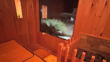 1 bedroom, desk, free WiFi