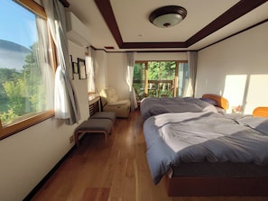 4 bedrooms, iron/ironing board, free WiFi, bed sheets