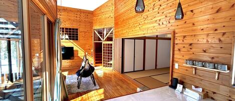 المنشأة من الداخل