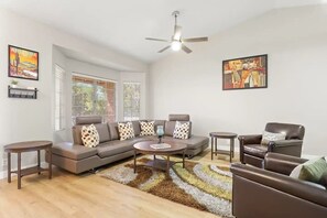 تلفزيون ذكي، مدفأة، كرة قدم الطاولة