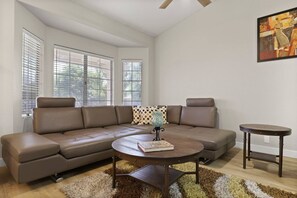 تلفزيون ذكي، مدفأة، كرة قدم الطاولة