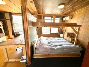 4 bedrooms, desk, iron/ironing board, free WiFi