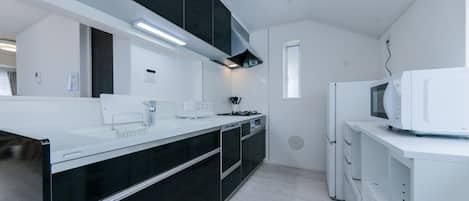 Fridge, microwave, stovetop, cookware/dishes/utensils