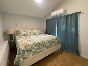 1 bedroom, WiFi, bed sheets - Dolphin View House #2 (Eastpoint)
