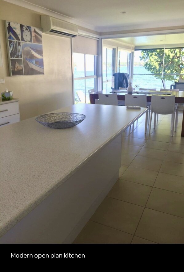 Dining - Hideaway By The Lake - The perfect lakeside holiday location!
(Nords Wharf)