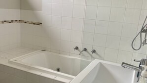 A modern bathroom with a bathtub, a sink, and a shower. - Hideaway By The Lake - The perfect lakeside holiday location!
 (Nords Wharf)