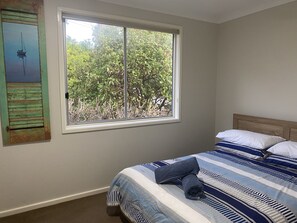 3 chambres, fer et planche à repasser, draps fournis