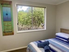 3 bedrooms, iron/ironing board, bed sheets - Hideaway By The Lake - The perfect lakeside holiday location!
(Nords Wharf)
