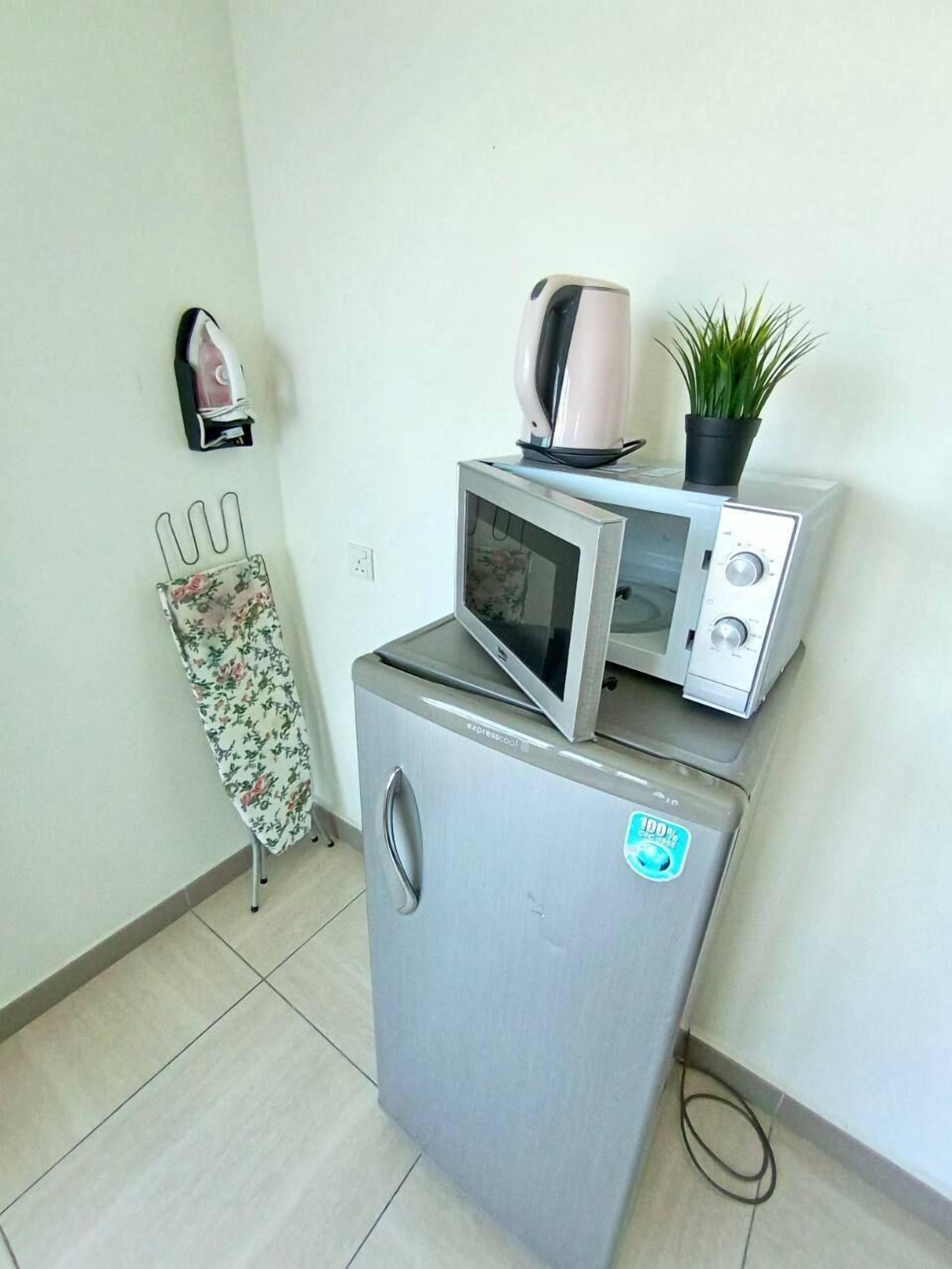 Condo | Dapur peribadi | Peti sejuk, ketuhar gelombang mikro, mesin basuh pinggan mangkuk 