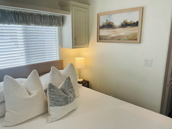 1 bedroom, desk, iron/ironing board, WiFi