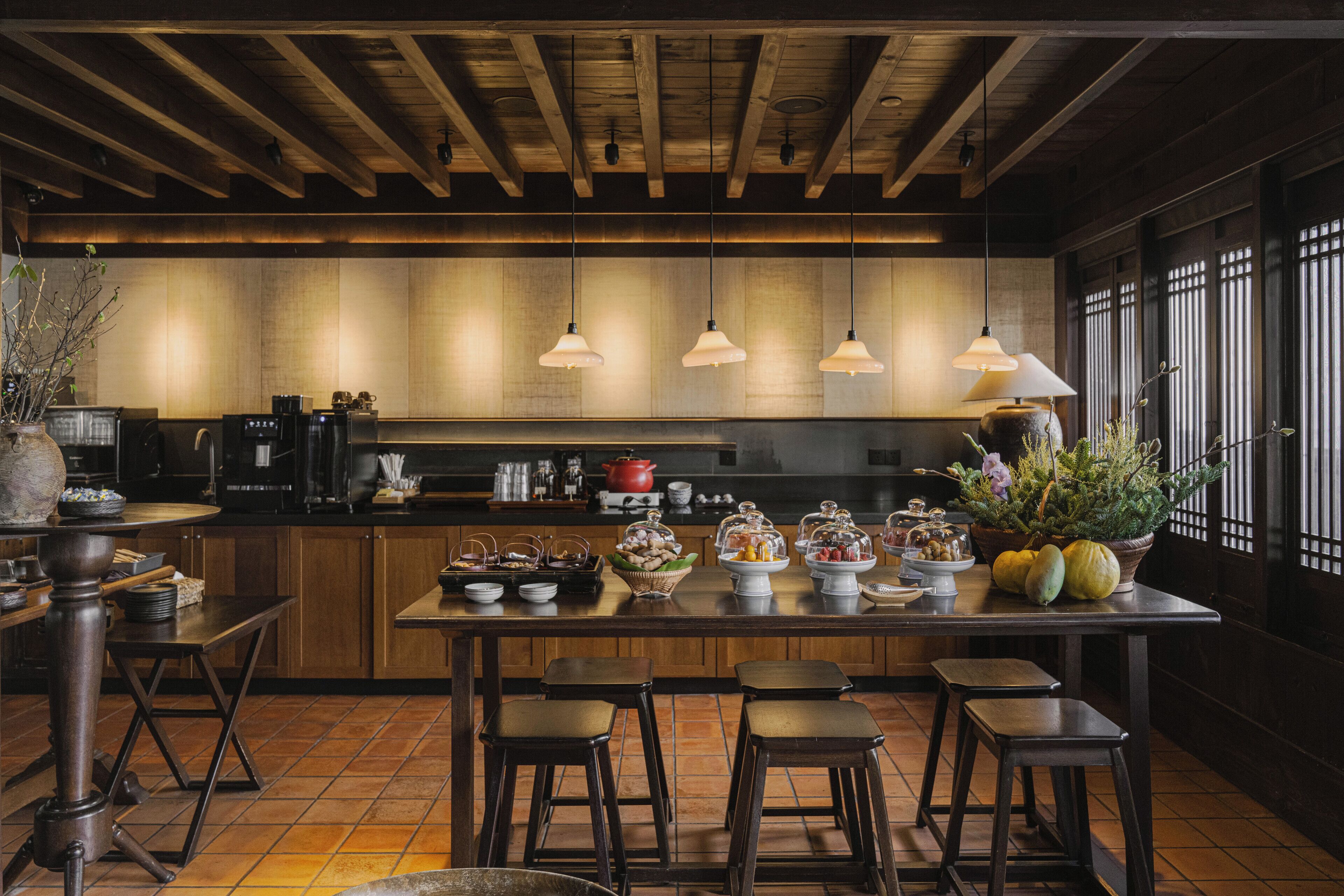 包含每日当地美食早餐