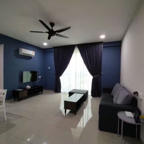 Apartment | Living area | 27-inch Smart TV with satellite channels - 191 Cozy CasaKayangan 3BR by Grab A Stay (Ipoh)