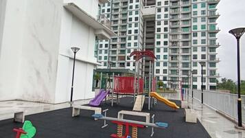 Children’s play area – outdoor