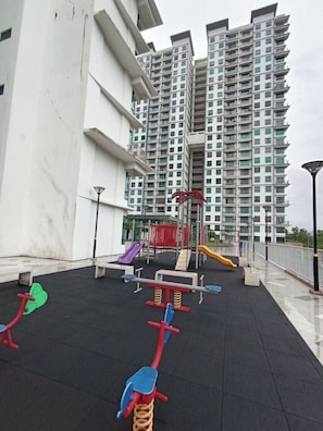 Children’s play area – outdoor - 191 Cozy CasaKayangan 3BR by Grab A Stay (Ipoh)