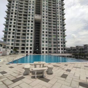 Indoor pool - 191 Cozy CasaKayangan 3BR by Grab A Stay (Ipoh)