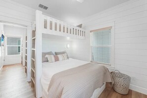 4 chambres, fer et planche à repasser, Wi-Fi, draps fournis