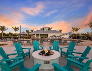 Terrace/patio - Luxury Villa in Naples- 2 Bedroom, Near Botanical Gardens, Community Pool & Gym (Naples)