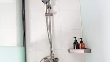 Shower, rainfall showerhead, free toiletries, hair dryer