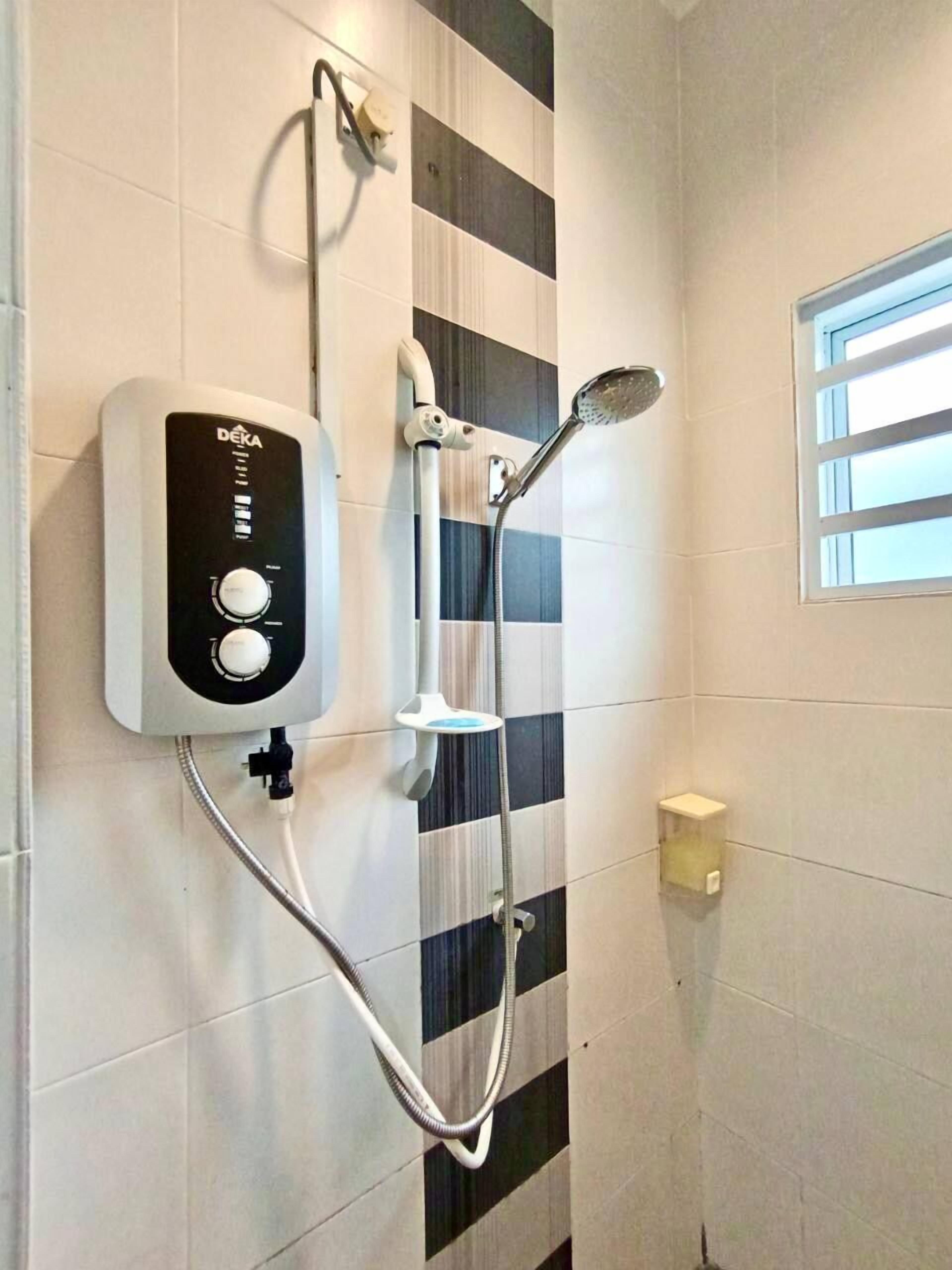 Casa | Baño | Regadera, regadera con hidromasaje, secadora de cabello, bidet 