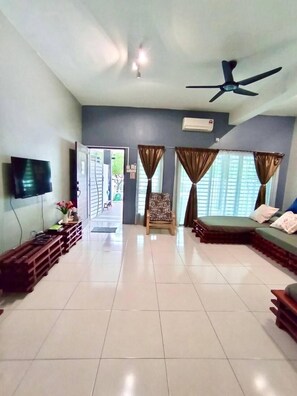 House | Living area - Ipoh Meru Animation Stay by Grab A Stay (Ipoh)