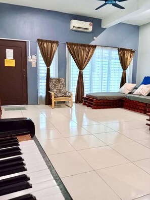 House | Living area - Ipoh Meru Animation Stay by Grab A Stay (Ipoh)