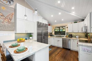 Fridge, microwave, oven, stovetop - ICC 22 Beautiful Cottage Perfect Tropical Vacation (Lahaina)