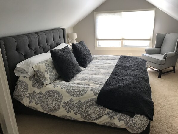 Duplex superluxo, varanda, vista para o pátio | 3 quartos, individualmente mobiliados, ferros/tábuas de passar roupa