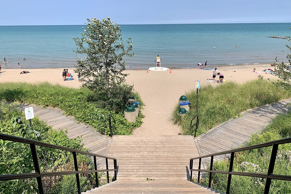 Beautiful Luxury Suite A Shorewood Home - Bayside, WI