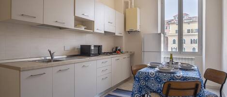 Fridge, microwave, oven, stovetop