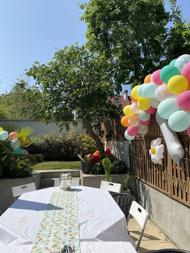 Maison lumineuse de 100m2 avec jardin et parking.