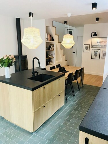 Maison lumineuse de 100m2 avec jardin et parking.