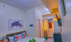 Standard Room | Free WiFi, bed sheets - iPark Hotel by Hiverooms (Cebu City)