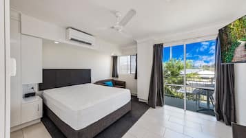 1 habitación, tabla de planchar con plancha, wifi gratis y ropa de cama