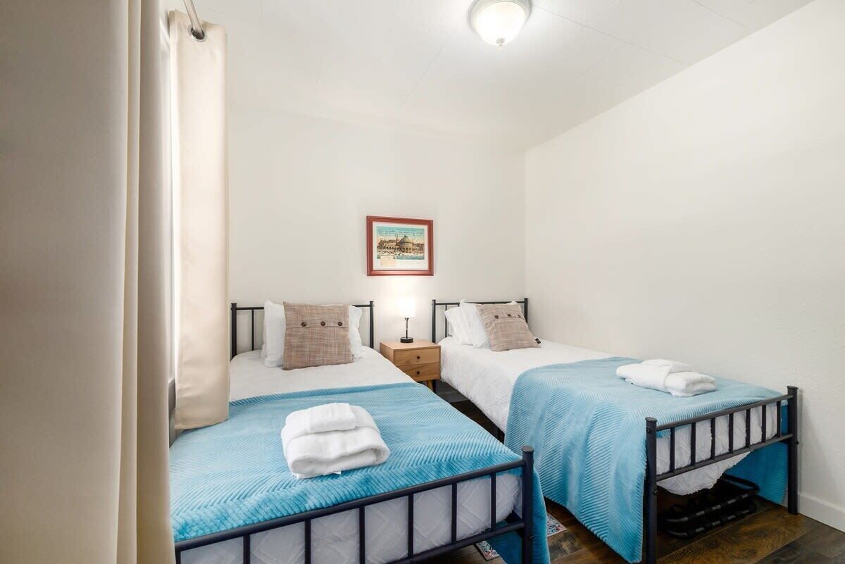 1 habitación, tabla de planchar con plancha, wifi y ropa de cama 