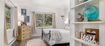 'Treehouse' in the Redwoods - sleeps 4!