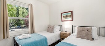'Treehouse' in the Redwoods - sleeps 4!