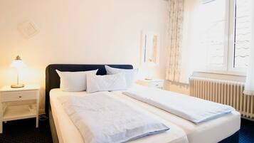 1 dormitorio, tabla de planchar con plancha, wifi