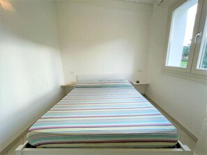 1 dormitorio y cuna de viaje