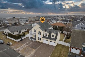 Exterior - Sandy Toes | Ocean Views | Steps to Beach | Deck (Seabrook)