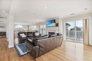 TV, fireplace, offices