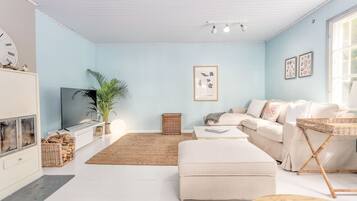 Fernseher, Kamin, Stereoanlage