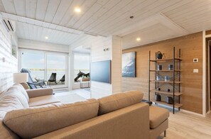 TV, fireplace, stereo