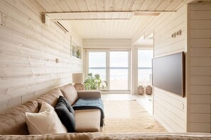 TV, fireplace, stereo - Stay North - Villa Kalksved (Sipoo)