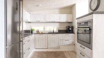 KĂŒhlschrank, Mikrowelle, Ofen, Herdplatte