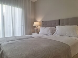 3 slaapkamers, een strijkplank/strijkijzer, reisbedje, gratis wifi